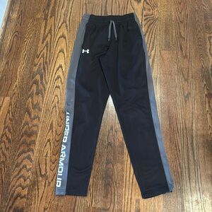 Under Armour men’s pants. Black with gray.